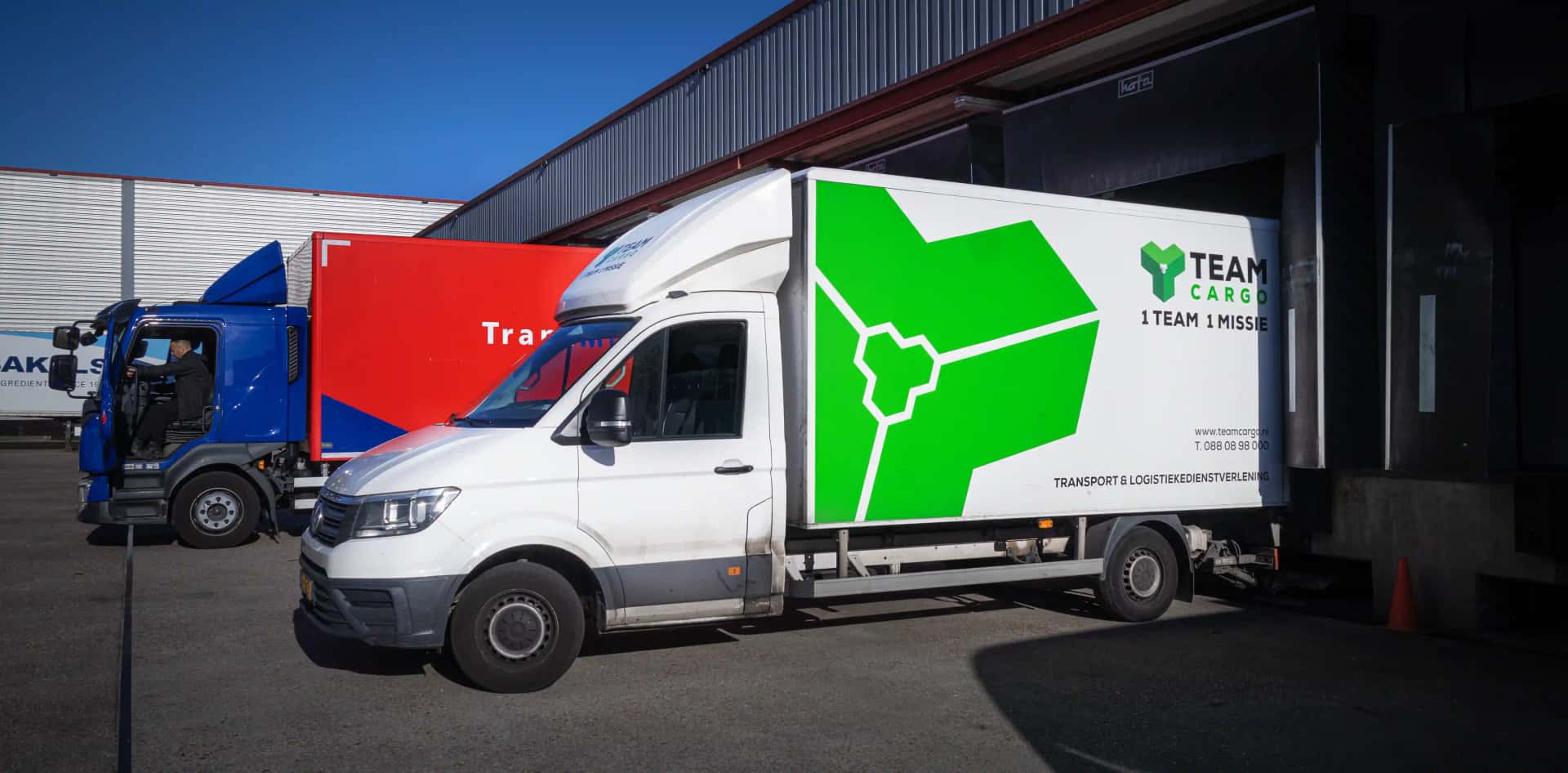 Team Cargo couriers — hero background